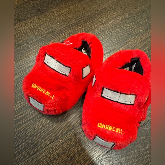 Fire truck slippers. Toddler size 9/10. - Picture 6 of 9